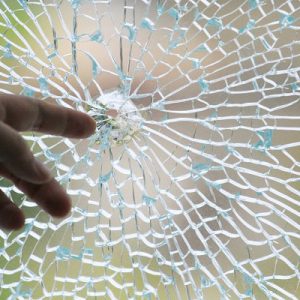 Tại sao kính cường lực bị vỡ