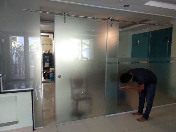 Bộ ray inox tròn phi 25 cửa kính cường lực