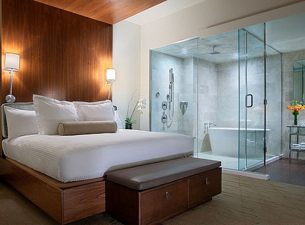 Khách sạn có phòng tắm kính