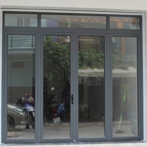 Có nên sử dụng cửa kính cường lực