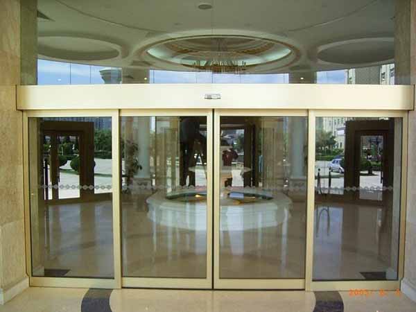 Cửa kính tự động Hải Phòng lắp đặt