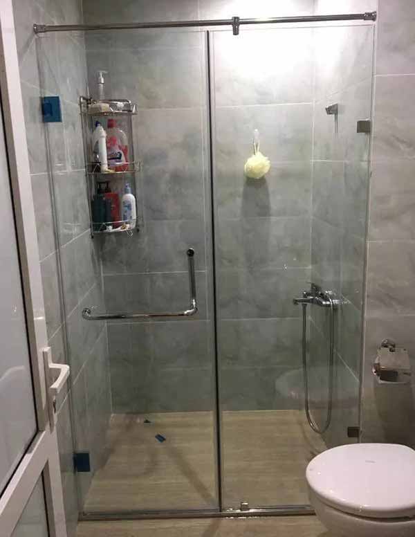 Vách tắm kính cường lực Hải Phòng thực tế
