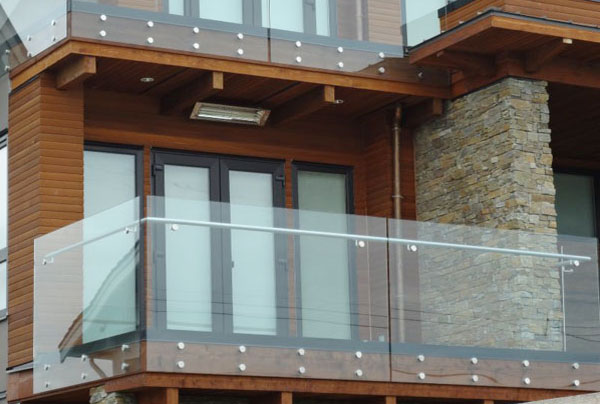 các loại lan can kính cầu thang phổ biến nhất