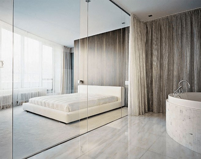 có nên sử dụng vách ngăn kính cường lực hay không