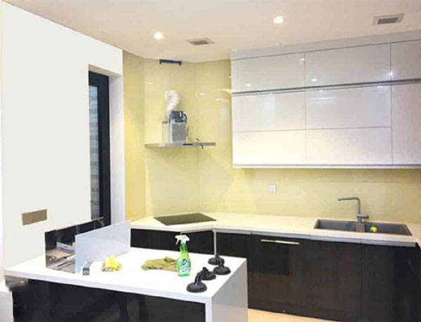 Lý do nên chọn sử dụng kính màu ốp bếp