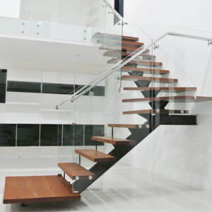 những lưu ý giúp vệ sinh lan can kinh luôn sáng đẹp