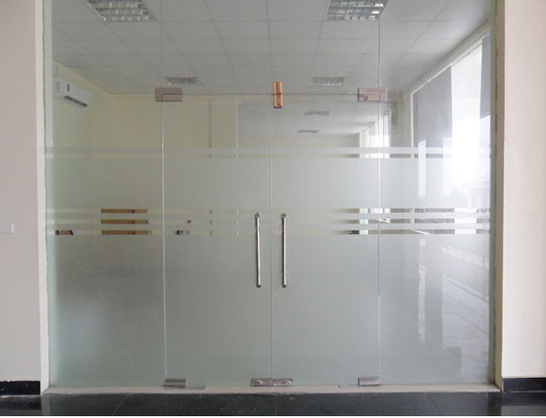 cửa kính cường lực tại uông bí quảng ninh