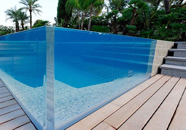lý do nên dùng vách kính bể bơi là gì