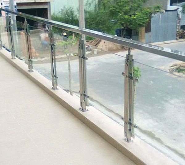 lan can kính chân trụ hải phòng