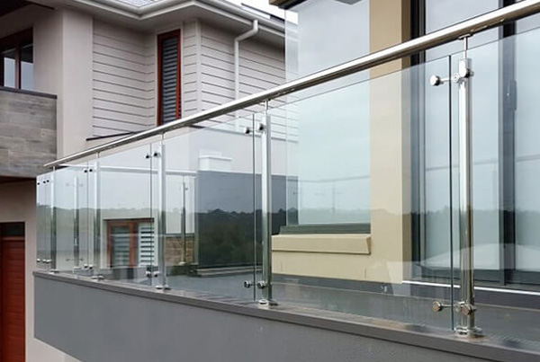 lan can kính dùng chân trụ tại hải phòng