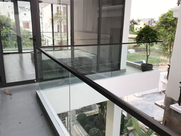 lắp lan can kính maxpro hải phòng