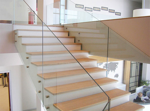 lan can kính ốp hông hải phòng