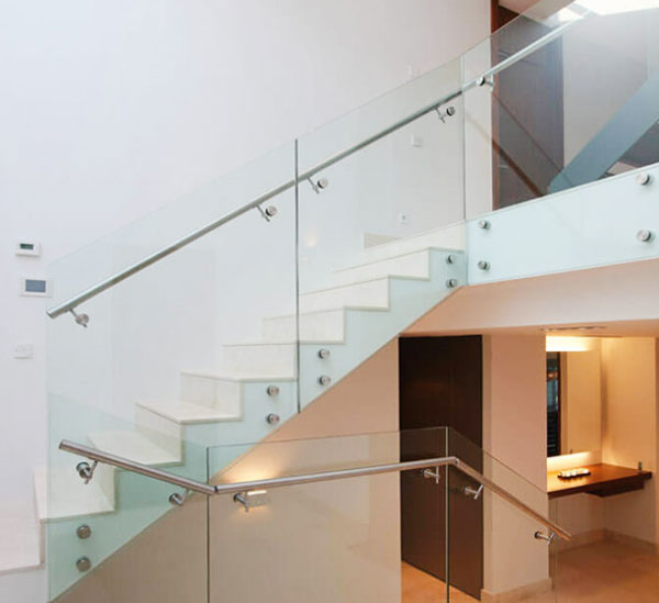 lắp lan can kính ốp hông tại hải phòng