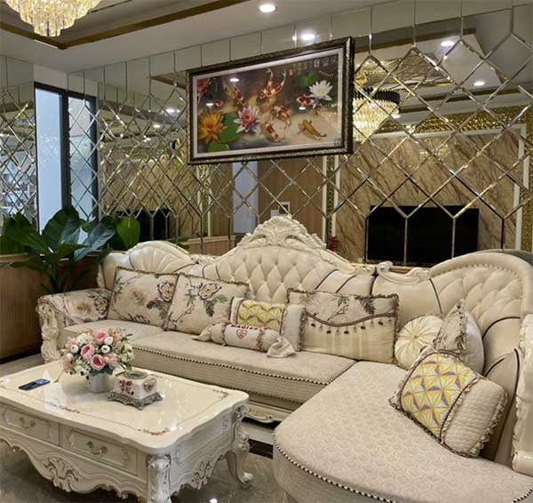 ưu điểm nhược điểm gương ghép tường phòng khách